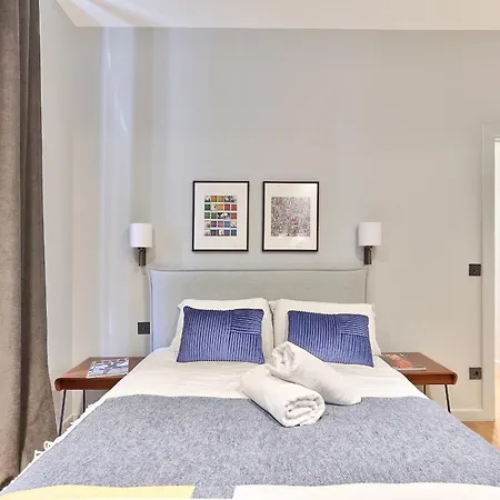 Urbanflat 124 - Spacious In The Heart Of Appartamento *