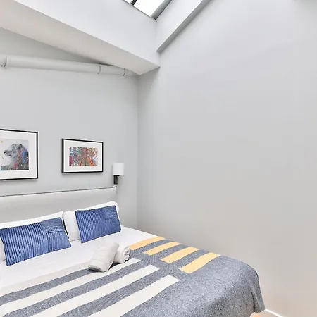 Urbanflat 124 - Spacious In The Heart Of Appartamento *